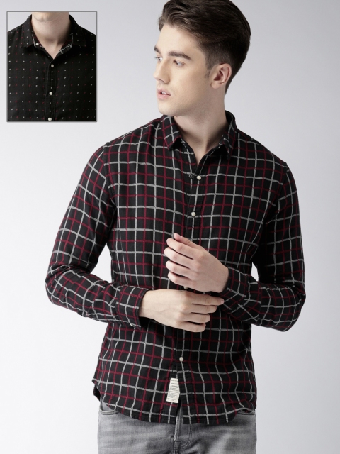 

Levis Men Black & Red Regular Fit Checked Casual Reversible Shirt