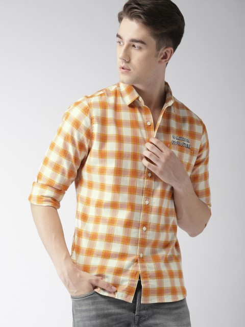 

Levis Men Orange & Cream-coloured Slim Fit Checked Casual Shirt