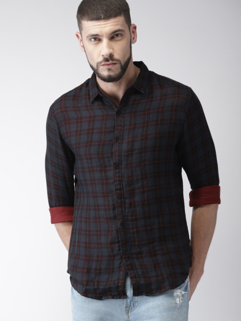 

Levis Men Navy Blue & Maroon Linen Slim Fit Checked Casual Shirt