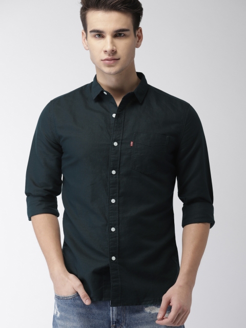 

Levis Men Navy Blue Trim Slim Fit Solid Casual Shirt
