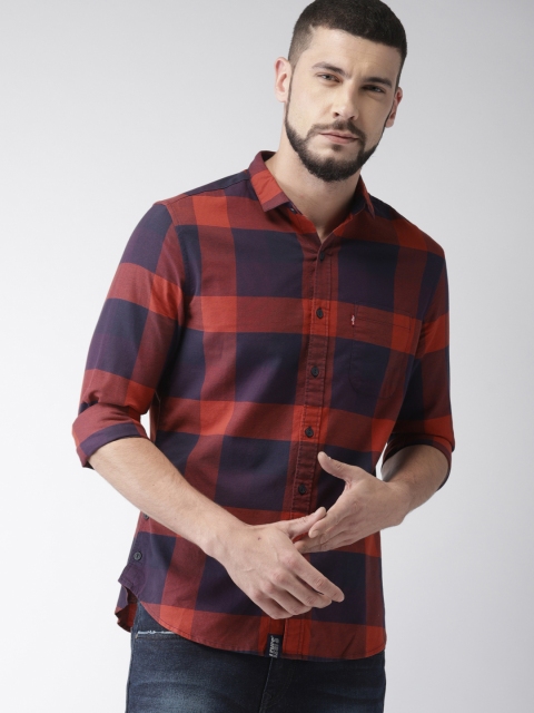 

Levis Men Red & Navy Blue Slim Fit Checked Casual Shirt