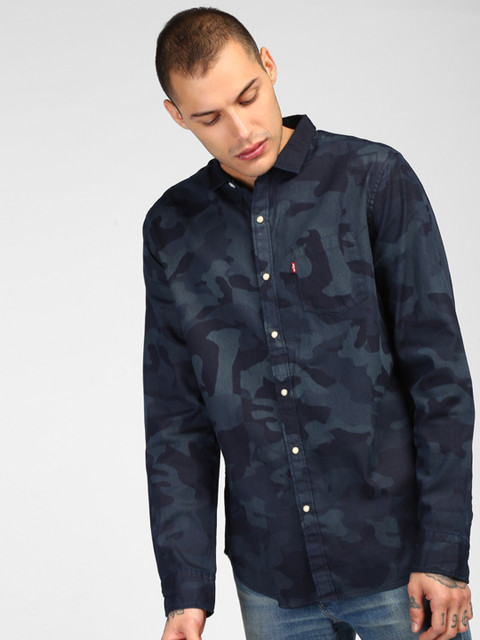 

Levis Men Blue Trim Slim Fit Printed Casual Shirt