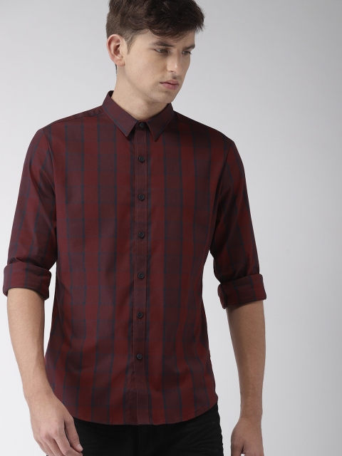 

Levis Men Maroon & Navy Slim Fit Checked Casual Shirt