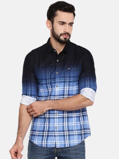 

The Indian Garage Co Men Blue & White Slim Fit Checked Casual Shirt