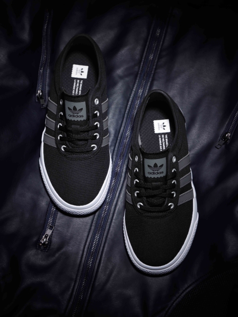 

ADIDAS Originals Men Black Adiease Sneakers