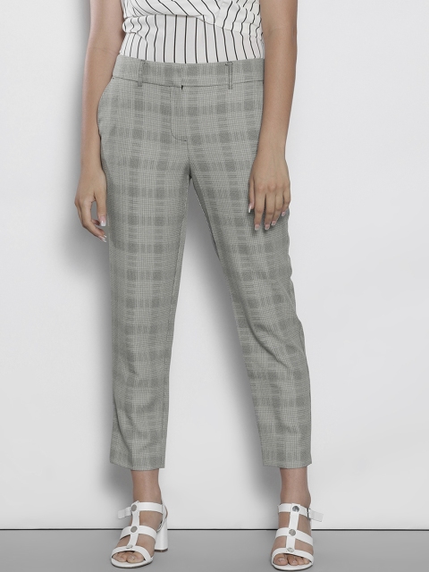 

DOROTHY PERKINS Women Black & Off-White Checked Cropped Trousers