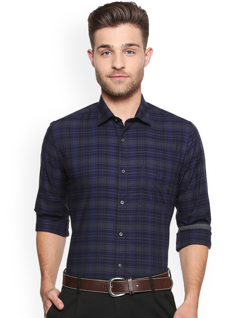 

Van Heusen Sport Men Navy Blue & Black Slim Fit Checked Casual Shirt
