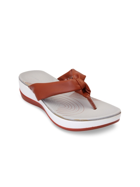 

pelle albero Women Brown Solid Sandals