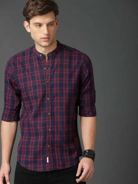 

Roadster Men Navy Blue & Red Regular Fit Checked Casual Shirt