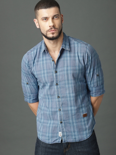 

Roadster Men Blue Regular Fit Checked Casual Shirt