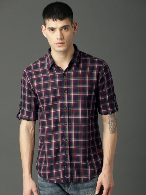 

Roadster Men Navy & Red Regular Fit Checked Casual Shirt, Navy blue