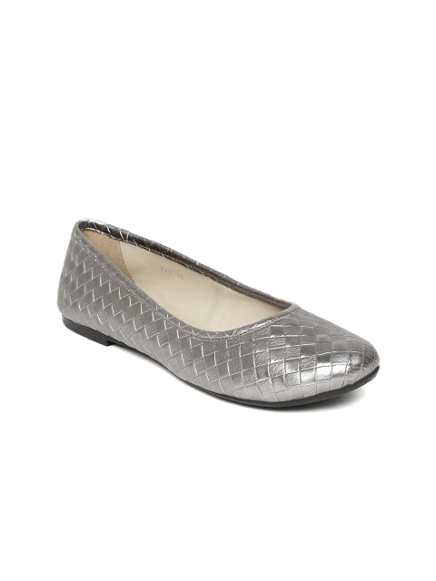 

Carlton London Women Silver-Toned Basketweave Ballerinas