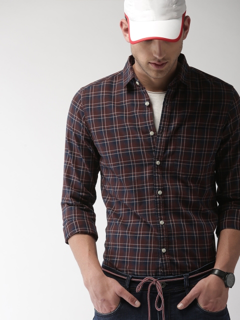 

Harvard Men Brown & Navy Blue Regular Fit Checked Casual Shirt