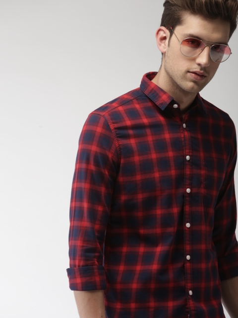 

Harvard Men Red Regular Fit Checked Casual Shirt