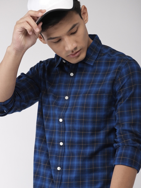 

Harvard Men Navy Blue & Yellow Regular Fit Checked Casual Shirt