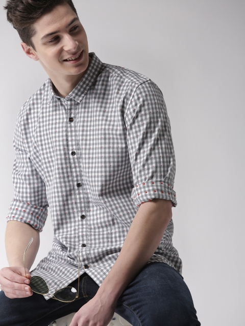 

Mast & Harbour Men Grey & White Slim Fit Checked Casual Shirt