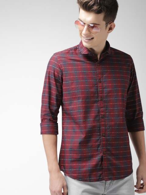 

Mast & Harbour Men Navy Blue & Maroon Regular Fit Checked Casual Shirt