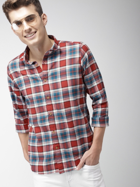 

Mast & Harbour Men White & Blue Regular Fit Checked Casual Shirt