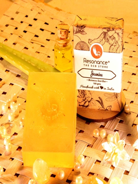 

Resonance Unisex Jasmine Vegan Botanical Soap, Yellow