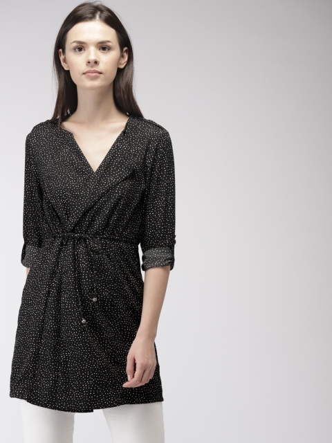 

Bossini Black & White Printed Tie-Up Shrug