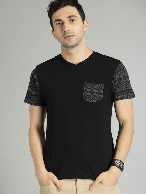 

Roadster Men Black Solid V-Neck T-shirt