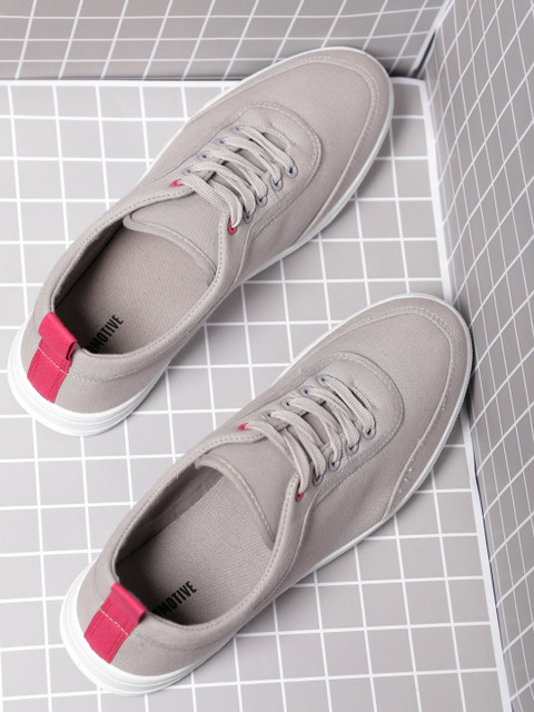 

LOCOMOTIVE Men Grey Sneakers