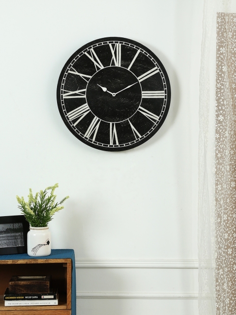 

RANGRAGE Black 45.7 cm Handcrafted Round Solid Analogue Wall Clock
