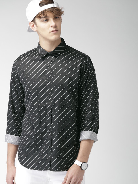 

FOREVER 21 Men Black & White Regular Fit Striped Casual Shirt