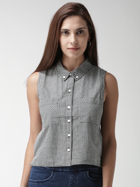 

FOREVER 21 Women White & Black Regular Fit Checked Casual Shirt