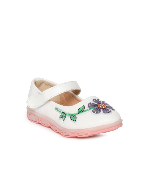 

Kittens Girls White Printed Ballerinas