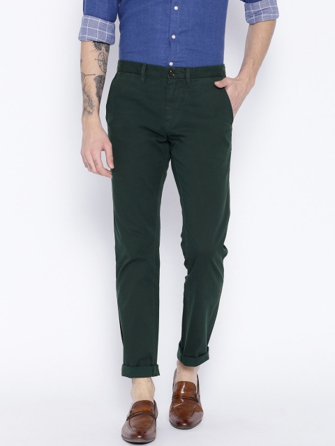 

Tommy Hilfiger Men Green Straight Fit Solid Chinos
