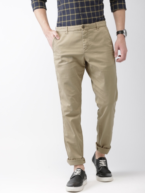 

Tommy Hilfiger Men Khaki Straight Fit Solid Chinos