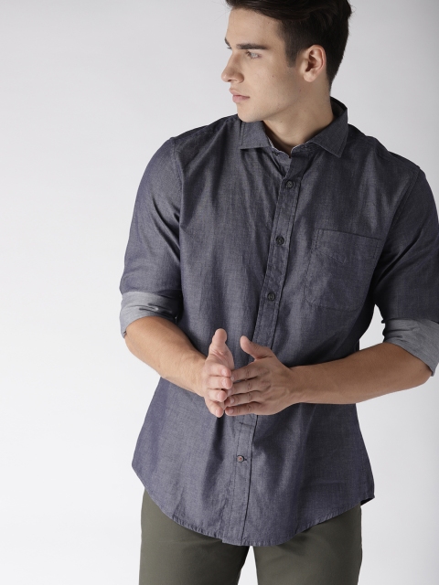 

Tommy Hilfiger Men Navy Blue Regular Fit Solid Casual Shirt