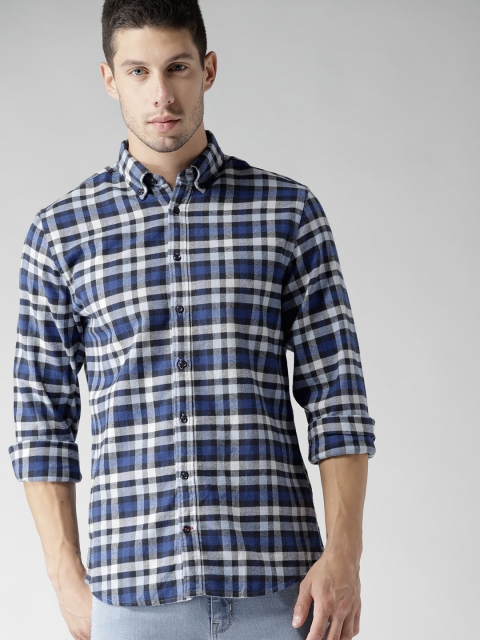 

Tommy Hilfiger Men Blue & White New York Fit Checked Casual Shirt