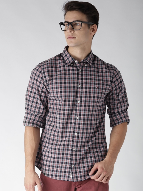 

Tommy Hilfiger Men Navy Blue & White Regular Fit Checked Casual Shirt