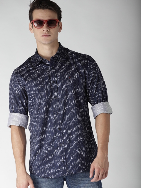 

Tommy Hilfiger Men Navy Blue & White Regular Fit Printed Casual Shirt