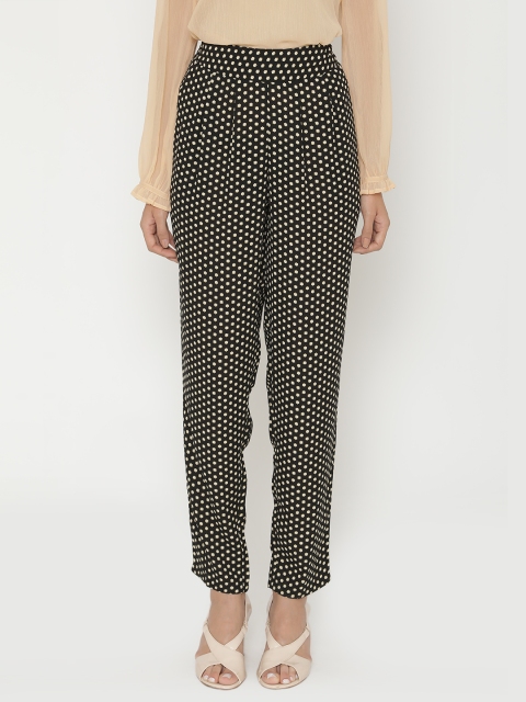 

Yaadleen Women Black & White Smart Straight Fit Printed Trousers