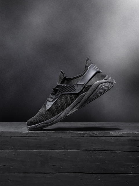 

HRX by Hrithik Roshan Men Lightweight Black Sneakers