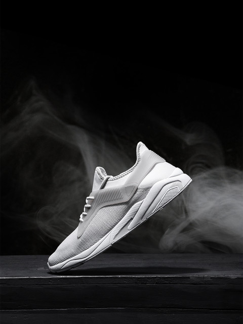 

HRX by Hrithik Roshan Men Lightweight Grey Sneakers