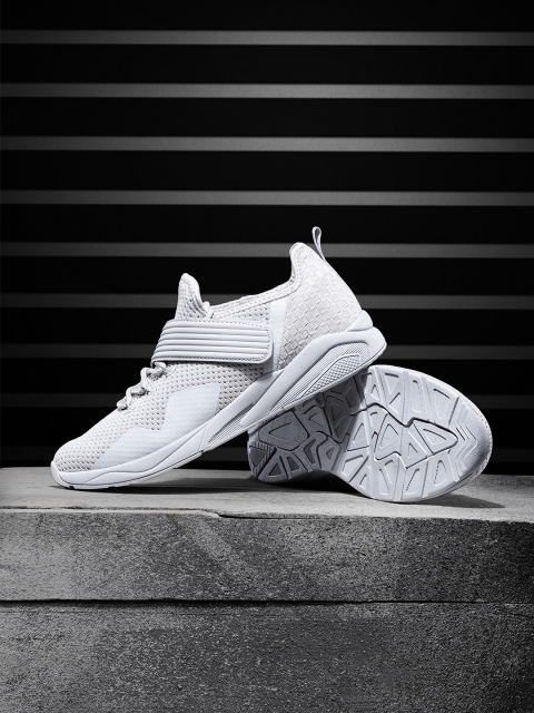

HRX by Hrithik Roshan Men Flash Knit Grey Sneakers