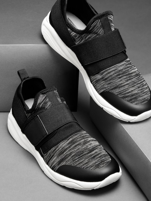 

HRX by Hrithik Roshan Men Black Flash Knit Shoes