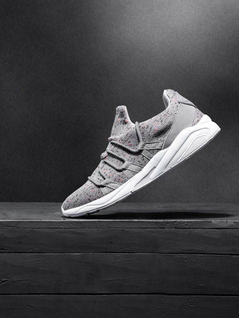 

HRX by Hrithik Roshan Men Lightweight Grey Sneakers