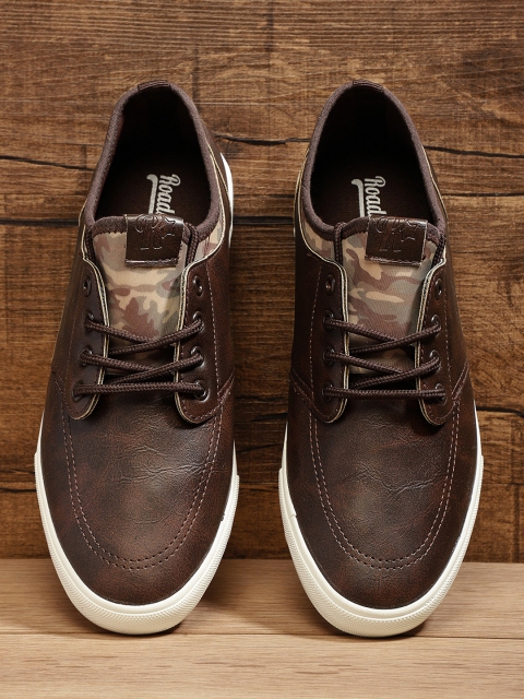 

Roadster Men Brown Sneakers