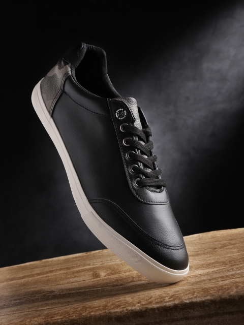 

Roadster Men Black Sneakers