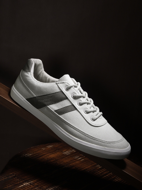 

Roadster Men Grey Sneakers
