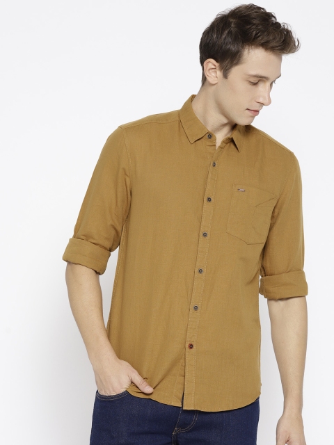 

Lee Men Mustard Brown Slim Fit Solid Casual Shirt