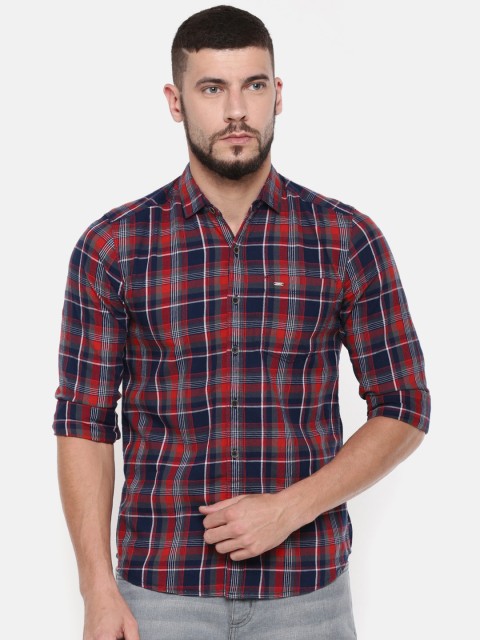 

Lee Men Red & Navy Blue Slim Fit Checked Casual Shirt
