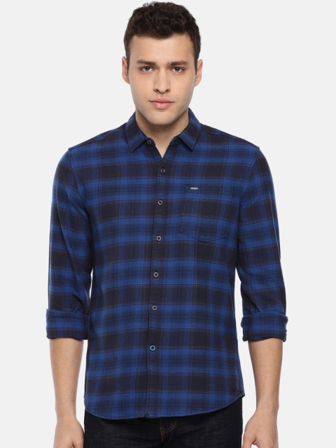 

Lee Men Blue Slim Fit Checked Casual Shirt