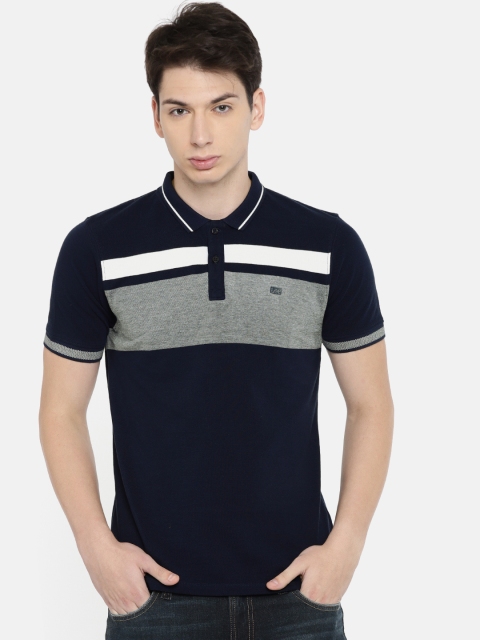 

Lee Men Navy Blue & White Striped Round Neck T-shirt