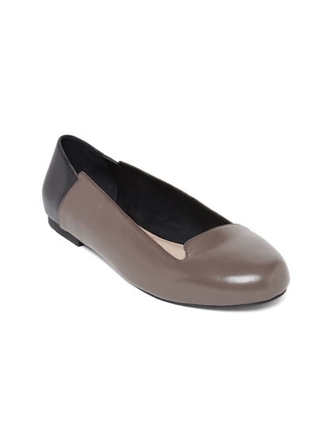 

OCEEDEE Women Taupe Colourblocked Leather Ballerinas